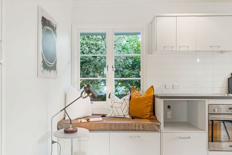 Photo of property in 18 Durham Street, Te Atatu Peninsula, Auckland, 0610