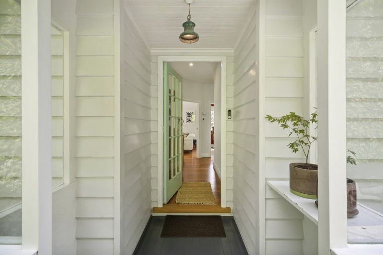 Photo of property in 34 Northland Road, Northland, Wellington, 6012