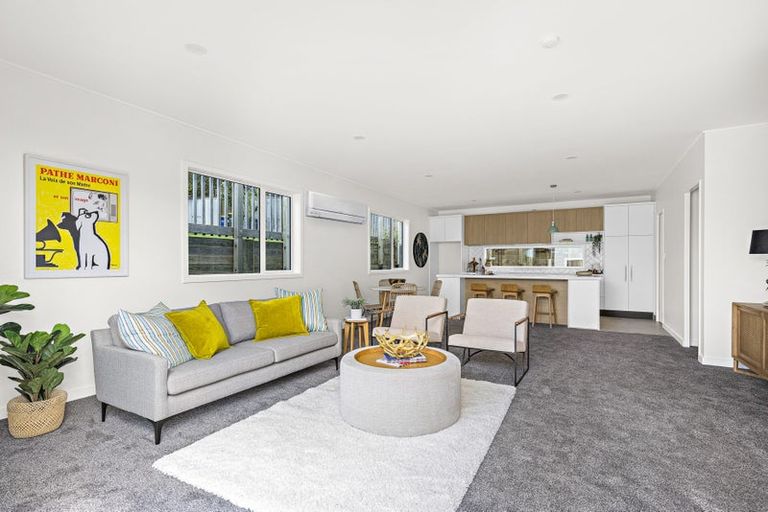 Photo of property in 7 The Bays Rise, Murrays Bay, Auckland, 0630