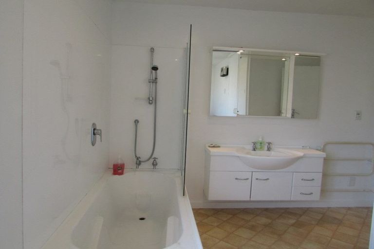 Photo of property in 2 Hawkhurst Road, Lyttelton, 8082