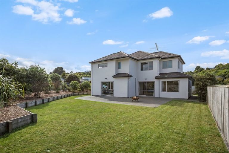 Photo of property in 2 Fiordland Place, Aotea, Porirua, 5024