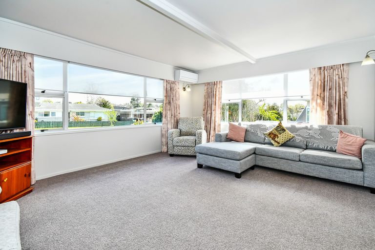 Photo of property in 8a Ashdown Place, Pahurehure, Papakura, 2113