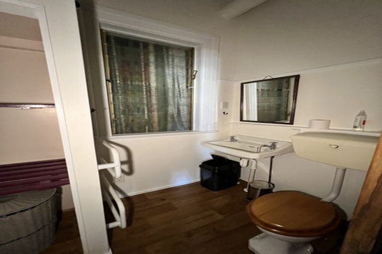 Photo of property in 105 Tasman Street, Mount Cook, Wellington, 6021