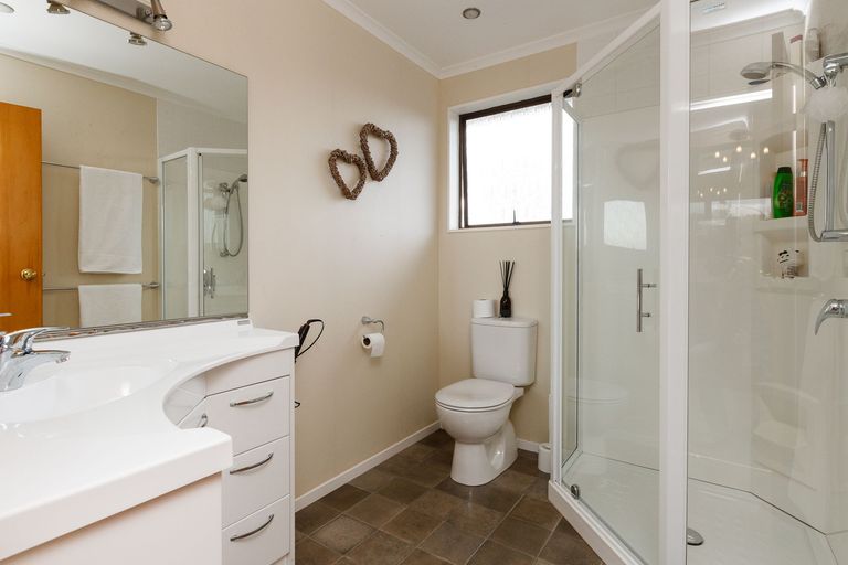 Photo of property in 1 Ngahere Court, Awapuni, Palmerston North, 4412