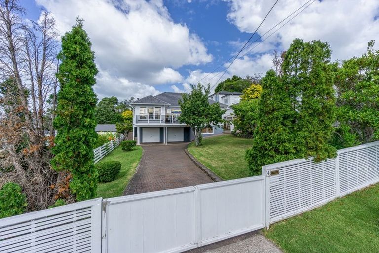 Photo of property in 4 Meadowvale Avenue, Forrest Hill, Auckland, 0620