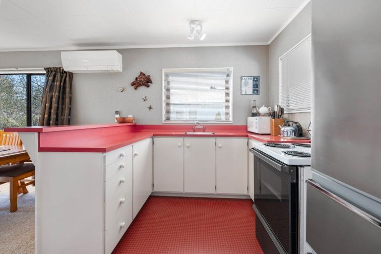 Photo of property in 6 Gibbs Place, Kinloch, Taupo, 3377