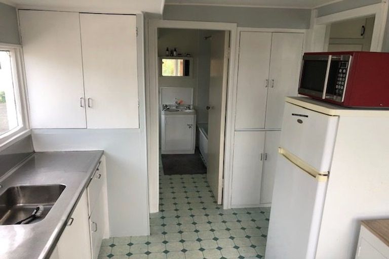 Photo of property in 51 Onewa Road, Northcote, Auckland, 0627