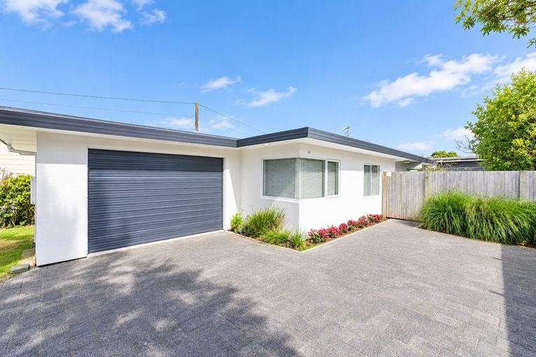 Photo of property in 96a Mangorei Road, Strandon, New Plymouth, 4312
