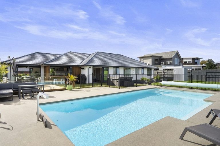 Photo of property in 10 Clifford Close, Leamington, Cambridge, 3432