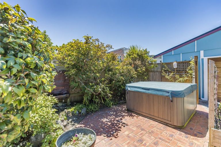 Photo of property in 31 Derwent Street, Island Bay, Wellington, 6023