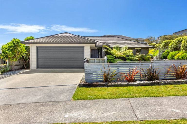 Photo of property in 6 Tasman Close, Aotea, Porirua, 5024