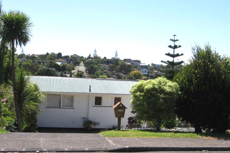 Photo of property in 23 Nor'east Drive, Northcross, Auckland, 0632