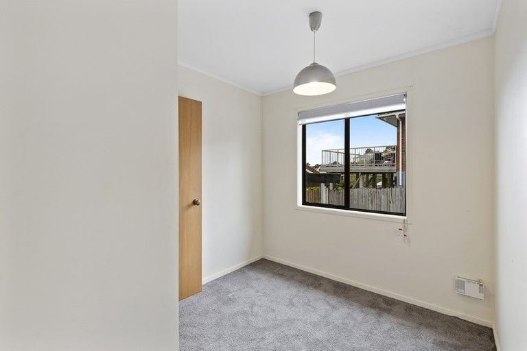 Photo of property in 2/19 Marcel Place, Glenfield, Auckland, 0629