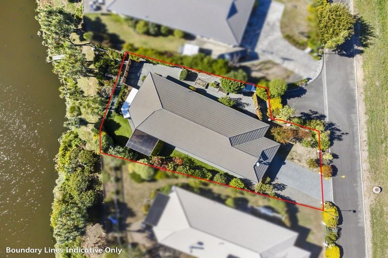 Photo of property in 14 Meredith Way, Paraparaumu Beach, Paraparaumu, 5032
