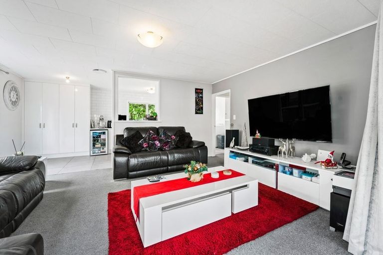 Photo of property in 122 Moire Road, West Harbour, Auckland, 0618