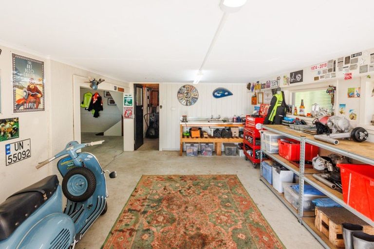 Photo of property in 15 Mountain View Road, Fitzherbert, Palmerston North, 4410