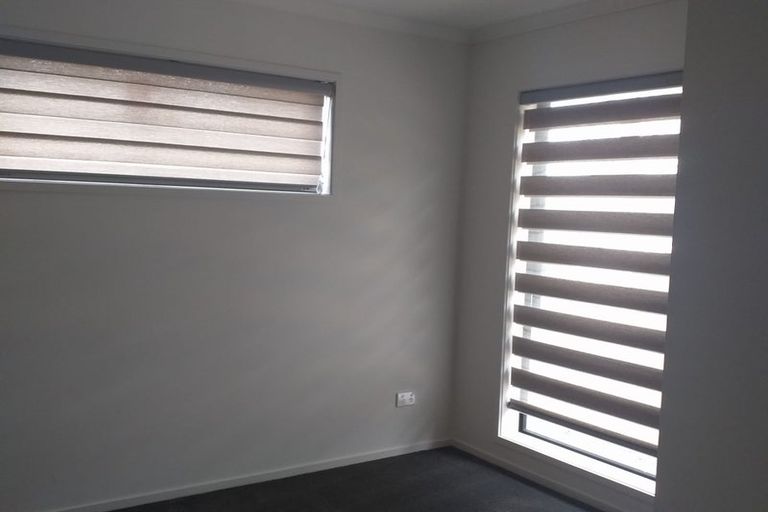 Photo of property in 2 Emerald Avenue, Rosehill, Papakura, 2113