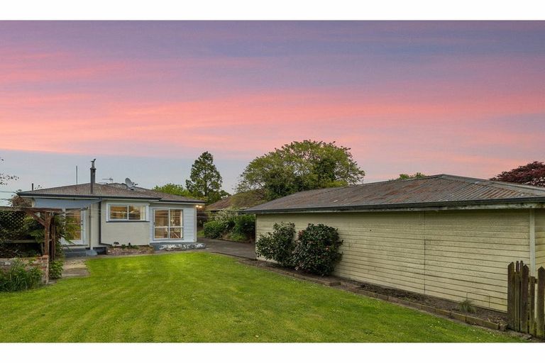Photo of property in 11 Moreland Avenue, Papanui, Christchurch, 8053