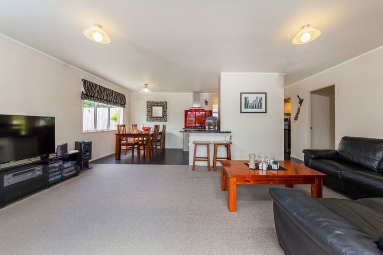 Photo of property in 18 Garton Drive, Massey, Auckland, 0614