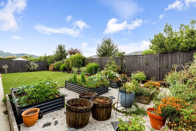 Photo of property in 9 Walter Ruddock Avenue, Kumeu, 0810