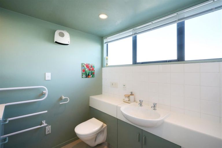 Photo of property in 6b Bradshaw Terrace, Riccarton, Christchurch, 8011