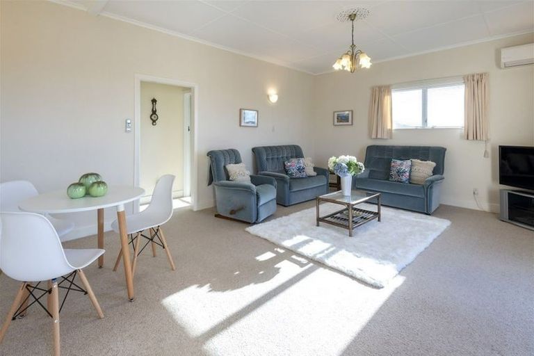 Photo of property in 69 Pah Road, Cockle Bay, Auckland, 2014