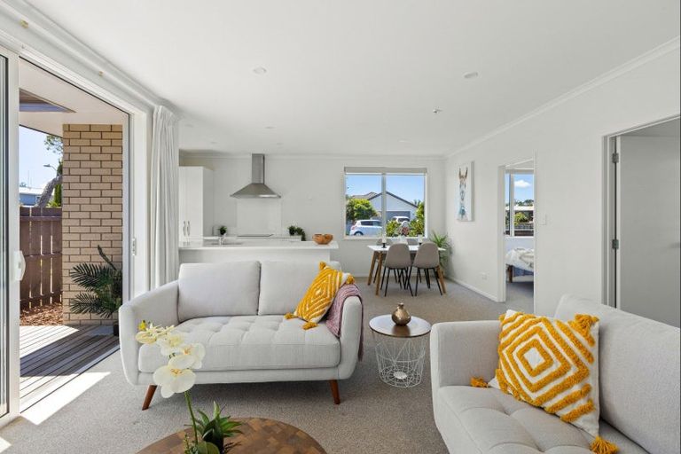 Photo of property in 16a Elizabeth Street, Orewa, 0931