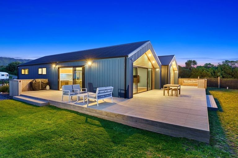 Photo of property in 1 Arapipi Way, Peka Peka, Waikanae, 5391