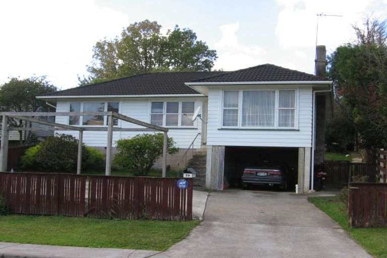 Photo of property in 39 Kingdale Road, Henderson, Auckland, 0610