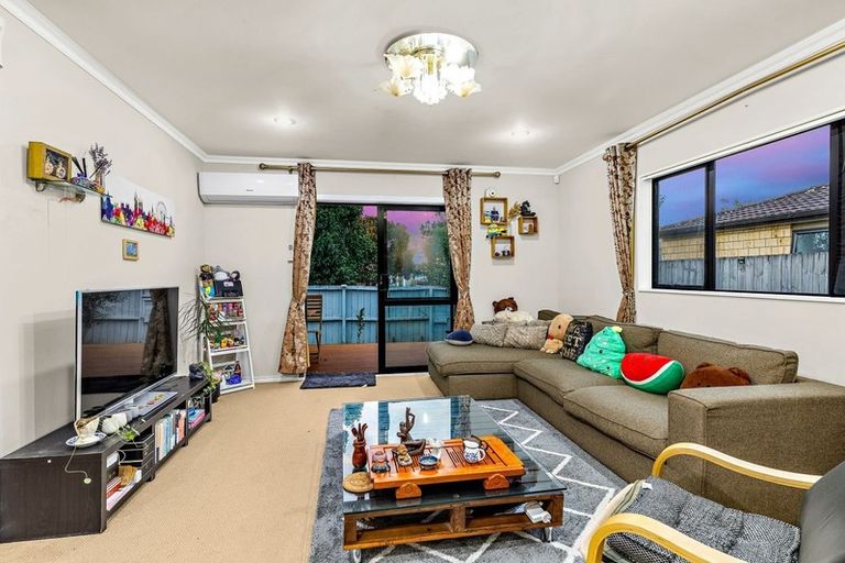 Photo of property in 18a Airdrie Road, Ranui, Auckland, 0612