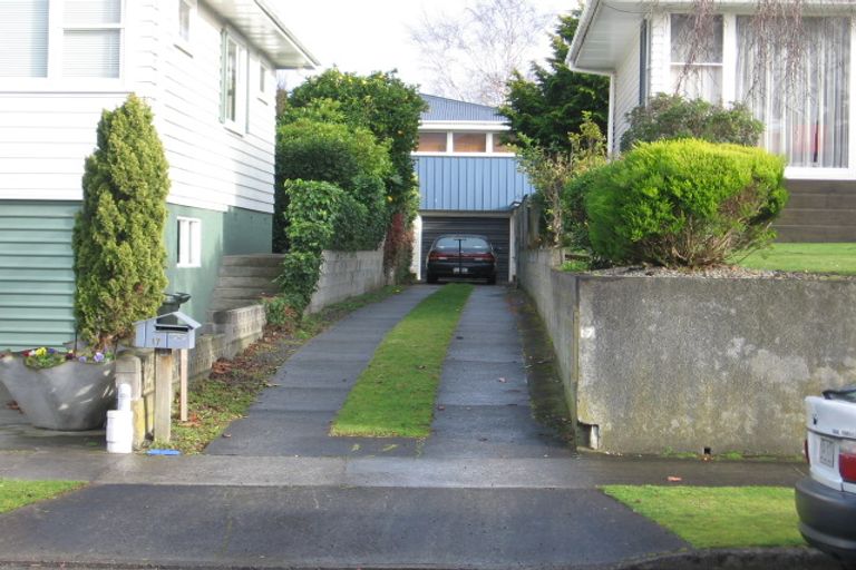 Photo of property in 17 Swansea Street, Hokowhitu, Palmerston North, 4410