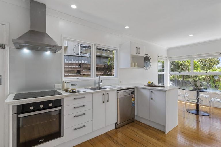 Photo of property in 7b Anne Road, Hillcrest, Auckland, 0627