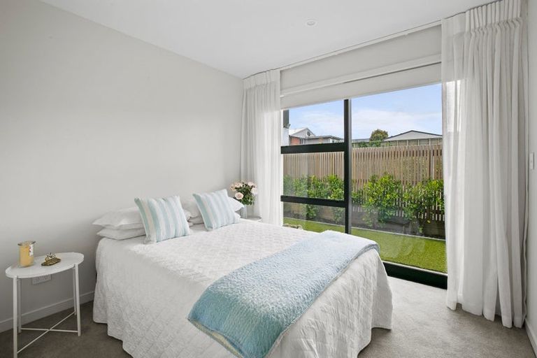 Photo of property in 2/11a Baring Terrace, Strandon, New Plymouth, 4312