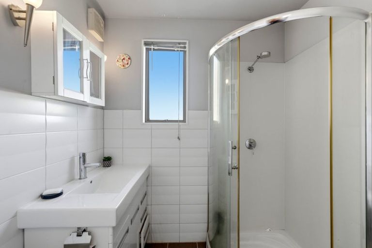 Photo of property in 125 Awaroa Road, Helensville, 0800