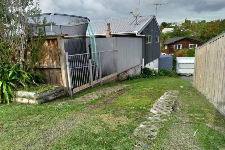 Photo of property in 24 Springtime Crescent, Stanmore Bay, Whangaparaoa, 0932