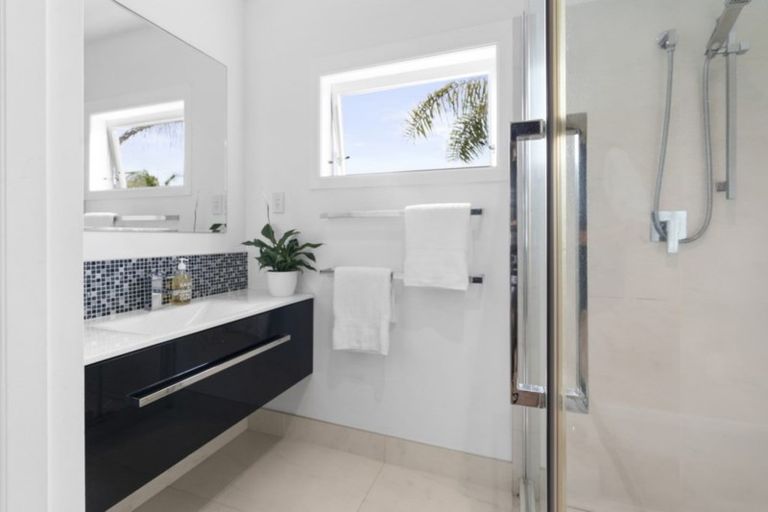 Photo of property in 30 Maritime Terrace, Birkenhead, Auckland, 0626