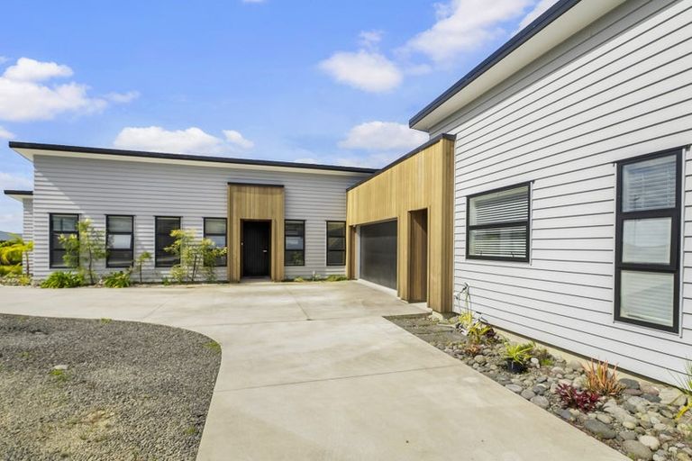 Photo of property in 41 Couldrey Crescent, Red Beach, 0932