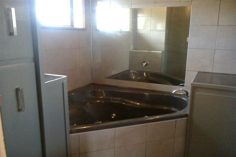 Photo of property in 172 Queen Street, Pukekohe, 2120