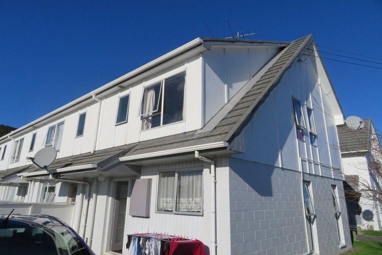 Photo of property in 6a Flock Grove, Fairfield, Lower Hutt, 5011