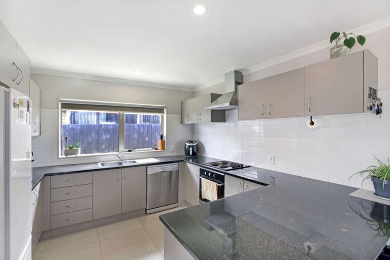 Photo of property in 13 Hansen Place, Takanini, 2112