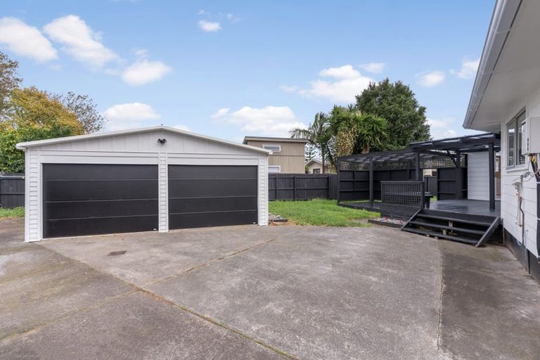 Photo of property in 17 Nan Place, Pakuranga Heights, Auckland, 2010