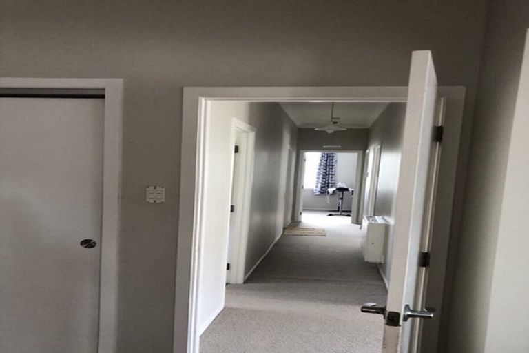 Photo of property in 102 Mangorei Road, Merrilands, New Plymouth, 4312