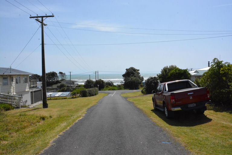 Photo of property in 5 Tokopapa Street, Mokau, 4376