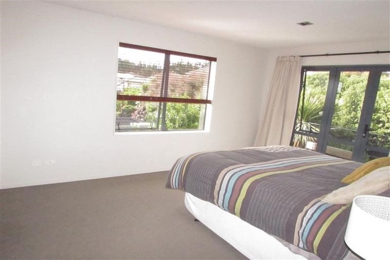 Photo of property in 27 Harrowglen Drive, Northcross, Auckland, 0632