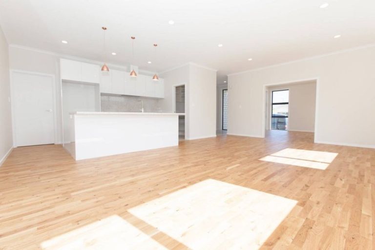 Photo of property in 9 Davey Crescent, Orewa, 0931