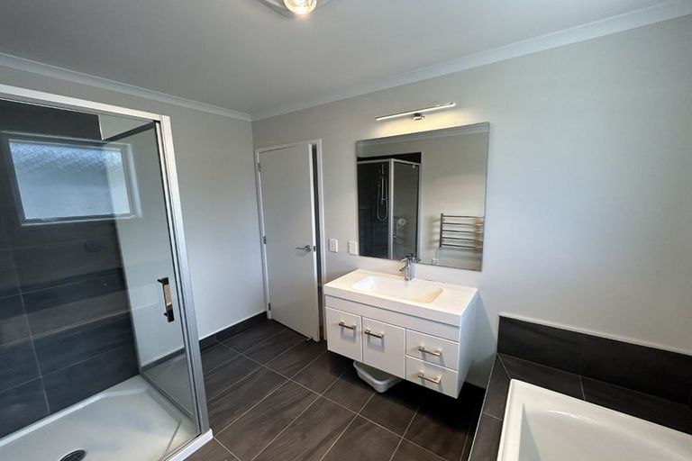 Photo of property in 2 Tutoko Place, Aotea, Porirua, 5024