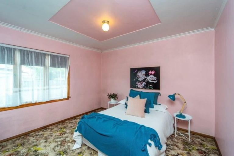 Photo of property in 16 Humphries Street, Greytown, 5712