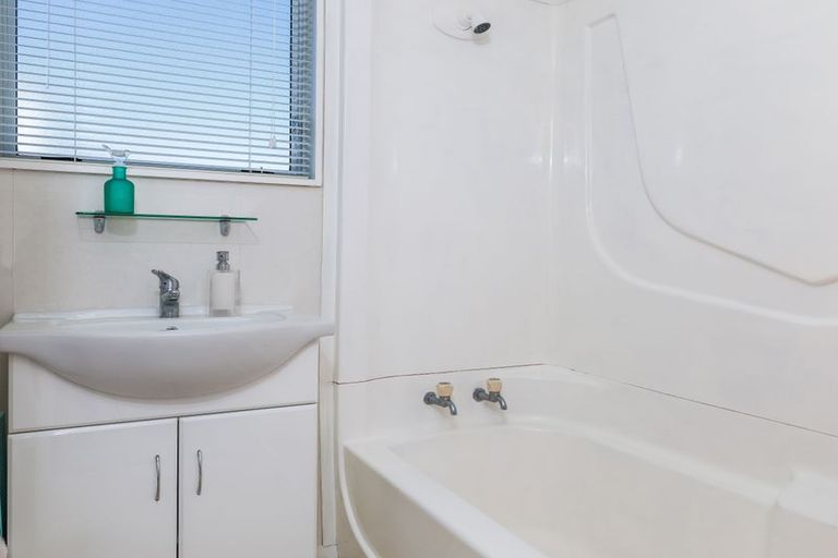 Photo of property in 108 Tamatea Road, Taupo, 3330