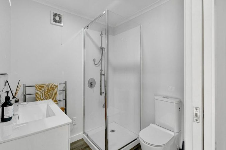 Photo of property in 19 Alberta Road, Glen Avon, New Plymouth, 4312