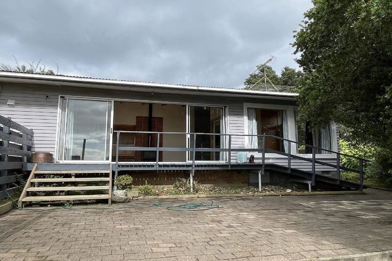 Photo of property in 295 Glenfield Road, Glenfield, Auckland, 0629
